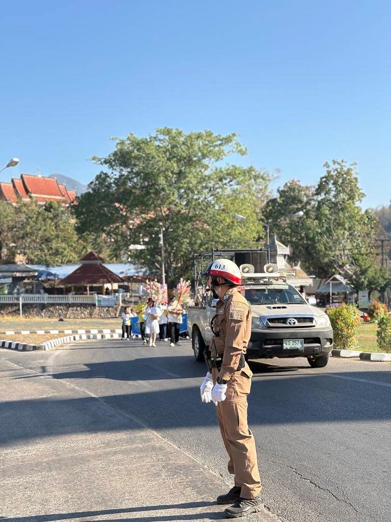 วันที่ 26 มกราคม 2568 เวลา 15.00 น. ชุดปฏิบัติการจราจร สภ.แม่สะเรียง ได้มีการอำนวยความสะดวกการจราจรขบวนทอดผ้าป่า รพ.แม่สะเรียง